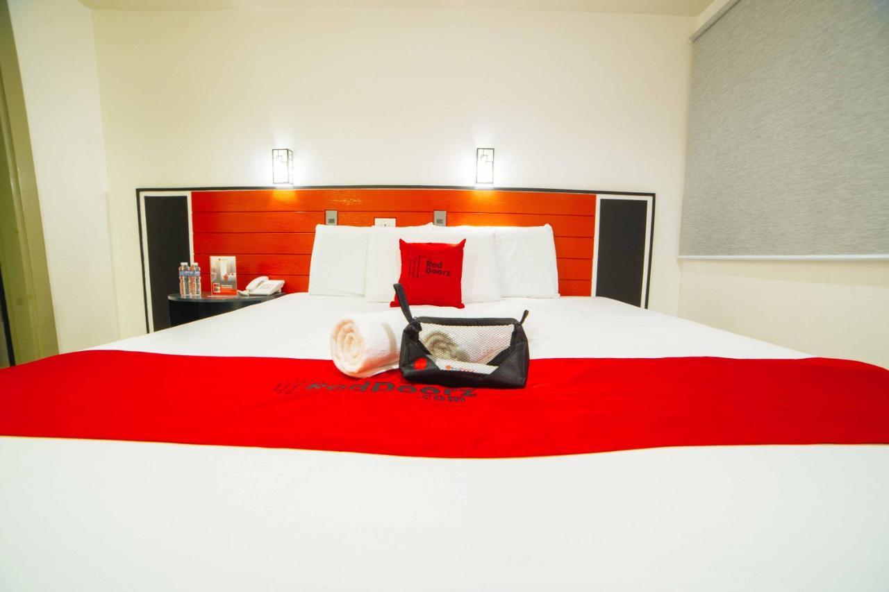 Reddoorz Plus Near San Pedro Cathedral Davao City Εξωτερικό φωτογραφία
