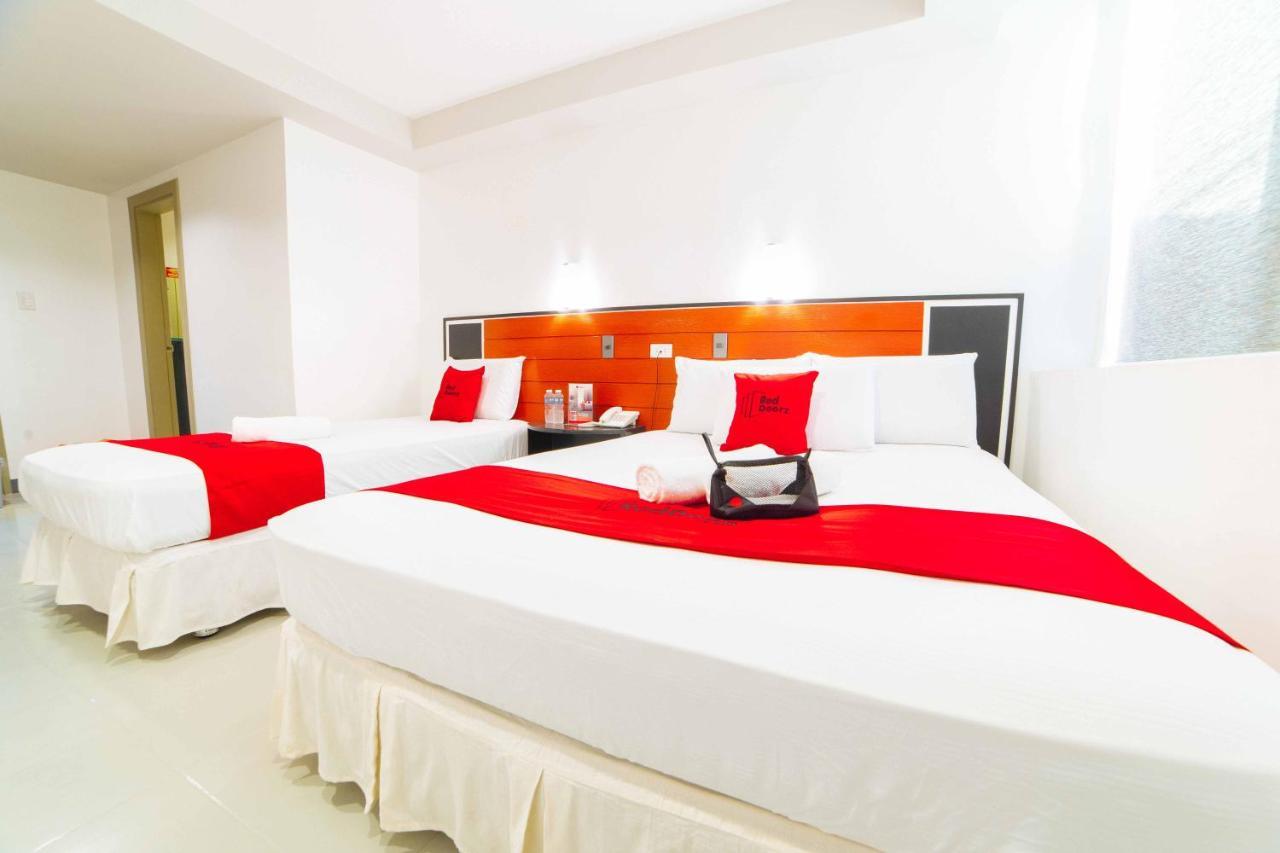 Reddoorz Plus Near San Pedro Cathedral Davao City Εξωτερικό φωτογραφία
